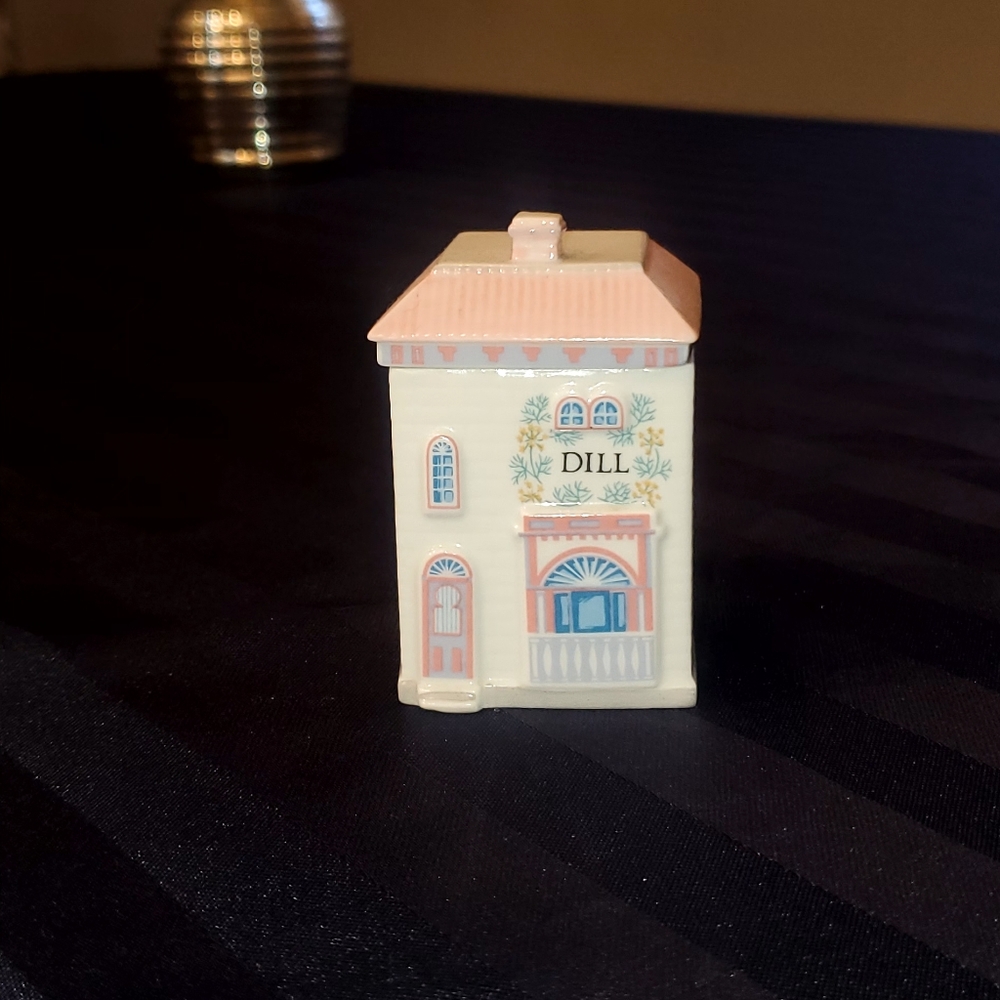 Lenox Spice Village Dill House